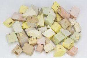 Nougat gekleurd 1 kg.